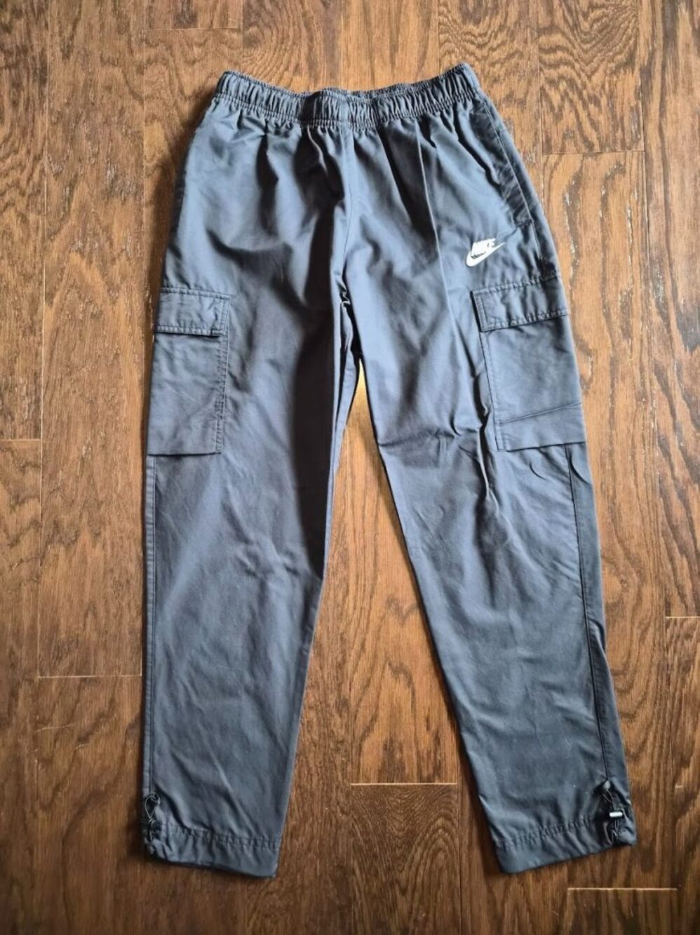 NIKE MEN'S SPORTSWEAR CLUB UNLINED WOVEN CARGO PANTSITEM OVERVIEWBrand: NikeLine